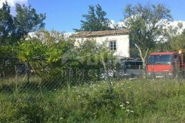 ISTRA, HUM - imanje sa 8,4 ha zemljišta, Buzet, Maison