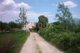 ISTRA, HUM - imanje sa 8,4 ha zemljišta, Buzet, House