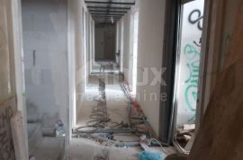 ISTRA, Pula PRILIKA za investitore 12 studio apartmana i stan 80 m2 u centru grada, Pula, Flat