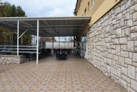 ISTRA, KRŠAN - Poslovni prostor - Restoran s uhodanim poslom 300,75m2, Kršan, Propriété commerciale