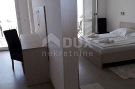 NOVI VINODOLSKI - kuća / villa sa apartmanima sa pogledom na more 1134m2  + okućnica, Novi Vinodolski, Дом