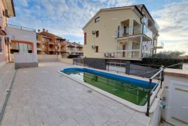 Stan Prodaja stana u zgradi sa zajedničkim bazenom, Banjole!, Medulin, Appartamento