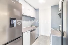 Zagreb, Sigečica, novouređen prostran trosobni stan, NKP 78m2, Zagreb, Flat