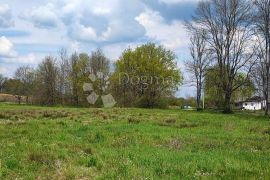 ZEMLJIŠTE U STRESS FREE ZONI s ucrtanim objektom, Karlovac - Okolica, Γη