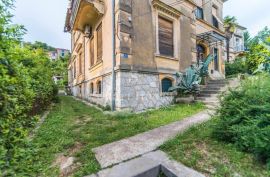 OPATIJA - CENTAR, stan s vrtom u historijskoj vili, 100 m od mora, Opatija, Appartement