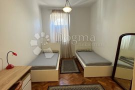 Stan u centru grada idealan za studente, Rijeka, Apartamento