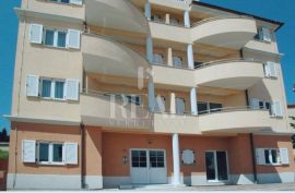 Premantura Apart Hotel ,nedaleko od Kampa Stupice !, Medulin, Εμπορικά ακίνητα