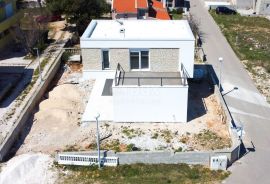 OTOK VIR -  Moderna vila sa bazenom 100m od mora, Vir, House