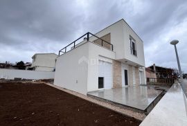 OTOK VIR -  Moderna vila sa bazenom 100m od mora, Vir, Kuća