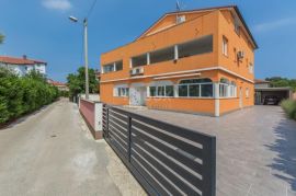 ISTRA, MEDULIN Velika apartmanska kuća!, Medulin, Ev