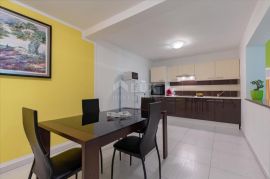 ISTRA, MEDULIN Velika apartmanska kuća!, Medulin, House