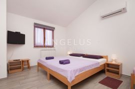 Istra, Banjole - kuća za odmor 500m2 s bazenom, Medulin, House