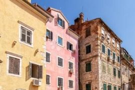 Uhodana atraktivna turistička nekretnina s 4 apartmana, Rijeka, Appartamento