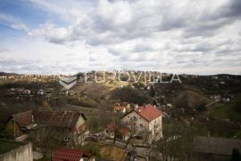 Borčec, prekrasna obiteljska kuća površine 408 m2 s građevinskim zemljištem 973 m2, Zagreb, Kuća