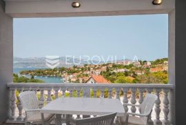 Brač-Splitska, Kuća  sa prekrasnim pogledom na uvalu i more, Supetar, House