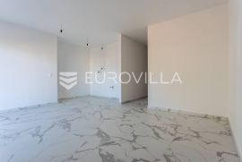 Trogir okolica - dvosoban stan na drugom katu s lođom i balkonom (S 25), Seget, Appartement