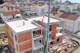 Luksuzni Stan S2 u prizemlju sa vrtom, top lokacija, Vodice, Appartment