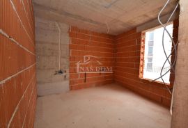 Luksuzni Stan S2 u prizemlju sa vrtom, top lokacija, Vodice, Appartment