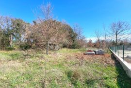 Prostrano poljoprivredno zemljište na rubu naselja, Ližnjan, Arazi