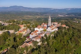 TRI KUĆE U STAROGRADSKOJ JEZGRI S POGLEDOM!, Pićan, House