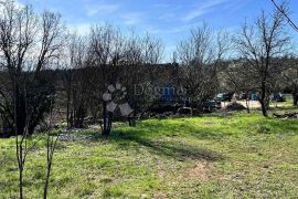 GRAĐEVINSKO ZEMLJIŠTE ZA OBITELJSKU KUĆU 3 KM OD CENTRA, Labin, Terrain