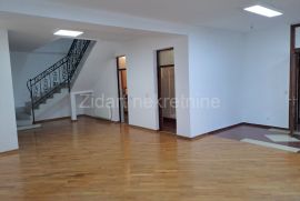 Lep poslovno-stambeni prostor, Zemun, Pregrevica, 240m2, Zemun, Propiedad comercial