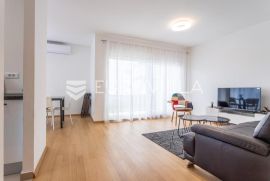 Split, Žnjan, moderan komforan stan s velikim vrtom, Split, Apartamento