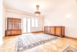 Zagreb, Šalata, odličan novo adaptiran četverosoban stan + garsonjera + 3PM, Zagreb, Appartamento