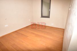 OPATIJA-CENTAR,LUKSUZAN STAN,VELIKA KROVNA TERASA ,2 GARAŽNA MJESTA,LIFT, Opatija, Apartamento