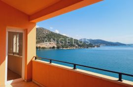 Marina - trosoban stan prvi red do mora 103,38 m2, veliki petencijal, Marina, Appartement