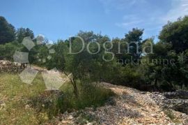 ČIOVO SLATINE 540m2 SA LEGALIZIRANIM OBJEKTOM, Trogir, Terreno