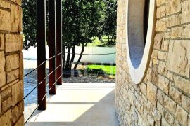 Istra-Hrboki moderna villa u zelenilu na zemljištu od 2000m2!, Barban, Σπίτι