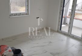 KRK-BLIZINA UVALE SOLINE, 2S+DB OD 67 m2, PARKING, DVA BALKONA, Dobrinj, Appartamento