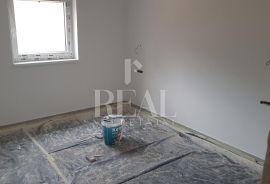 OTOK KRK-BLIZINA UVALE SOLINE, 2S+DB U KVALITETNOJ NOVOGRADNJI, PARKING, Dobrinj, Appartment