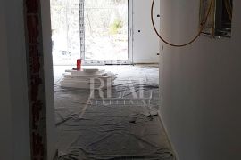 OTOK KRK-BLIZINA UVALE SOLINE, 2S+DB U KVALITETNOJ NOGVOGRADNJI, PARKING, Dobrinj, Apartamento