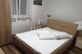 RAB-STAN OD 92 m2 U NARAVI PODIJELJEN NA DVA STANA, Rab, Apartamento