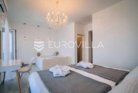 Senj, prekrasna vila s 6 apartmana, Senj, Дом