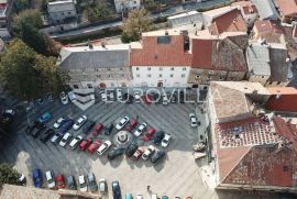 Senj, ulični poslovni prostor/lokal 170m2 INVESTICIJA, Senj, Propriété commerciale