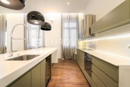 Zagreb, Tomislavov trg, luksuzno uređen peterosoban stan NKP 181m2, Zagreb, Appartement