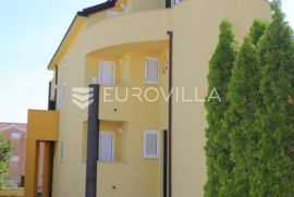 Vodice, odlična vila 850 m2 na top lokaciji, Vodice, House