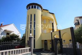 Vodice, odlična vila 850 m2 na top lokaciji, Vodice, Σπίτι