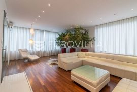 Ksaver, luksuzna obiteljska vila 600m2 na zemljištu 1.100m2, Zagreb, House