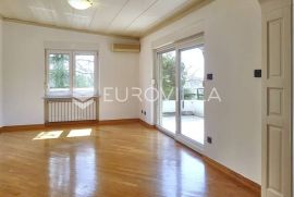 Pantovčak, Goljak, luksuzan višesobni dvoetažni stan za najam, 200 m2, Zagreb, Appartement