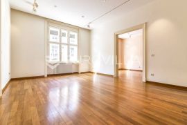 Strogi centar, Varšavska, luksuzan trosoban stan 116 m2, Zagreb, Flat