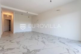 Trogir okolica, dvosoban stan s balkonom i lođom (S5), Seget, Apartamento