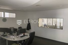 Dubrava, poslovni prostor za zakup 550 m2 u poslovnoj zgradi novije gradnje, Zagreb, Propriété commerciale