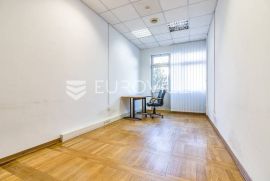 Svetice, poslovni prostor u prizemlju poslovne zgrade 145 m2, Zagreb, Poslovni prostor