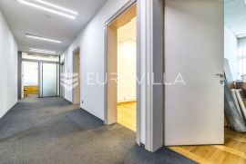 Svetice, poslovni prostor u prizemlju poslovne zgrade 145 m2, Zagreb, Commercial property