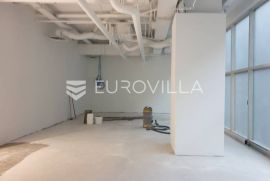 Centar, poslovni prostor za zakup 122 m2 u poslovnoj zgradi, Zagreb, Gewerbeimmobilie