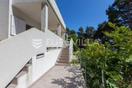 Mali Lošinj, prekrasna kuća sa 6 apartmana, prvi red do mora, Mali Lošinj, House